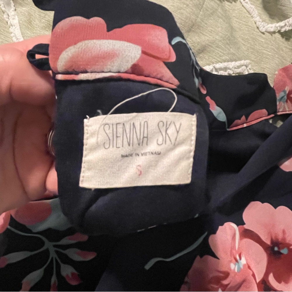Floral halter Maxi dress - Picture 3 of 6